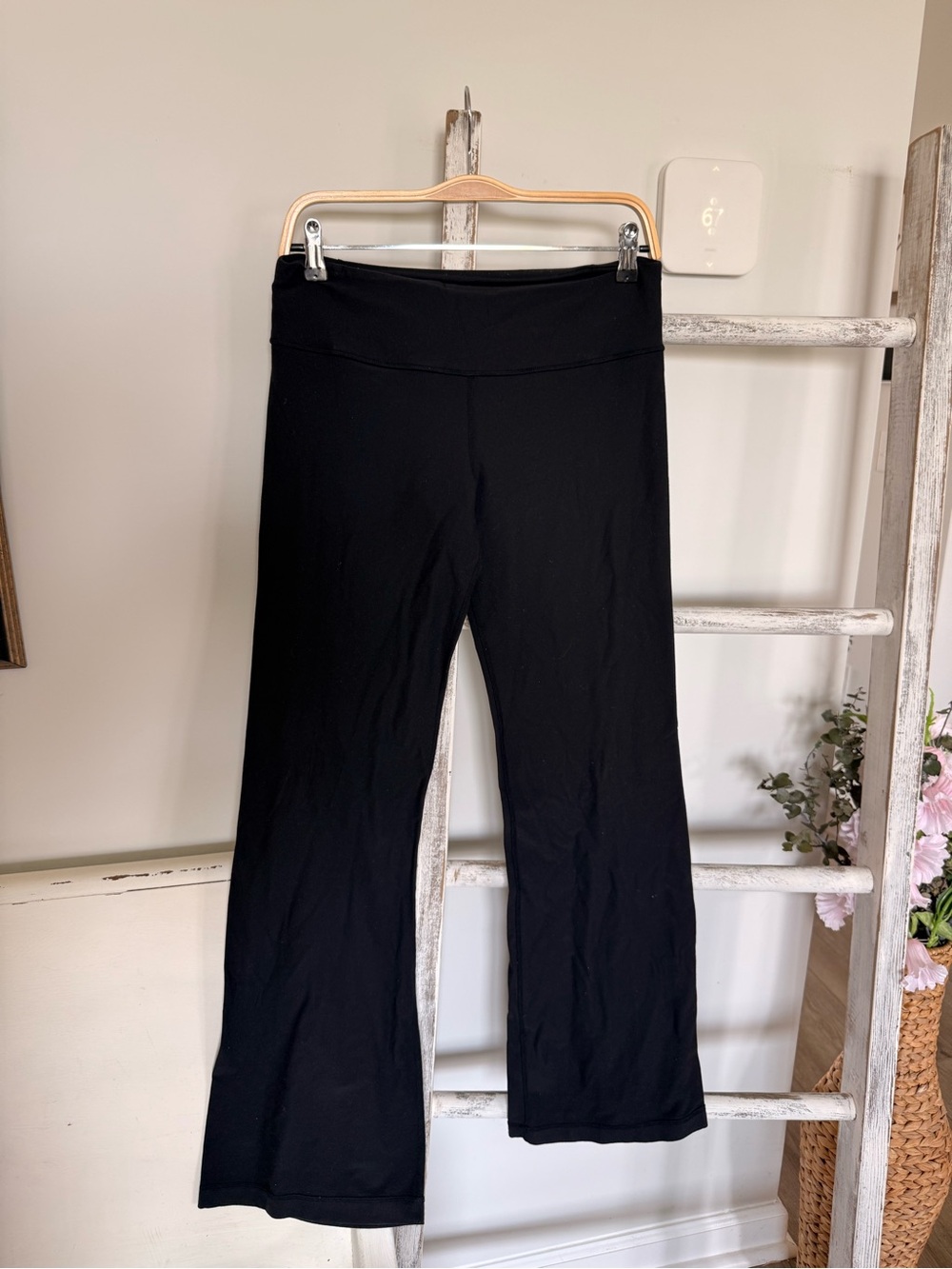 Lululemon reversible black  WunderUnder Flares- size 8 - 32” inseam